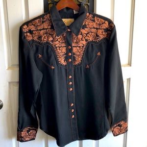 Never worn nice shirt just never have anything to match it with